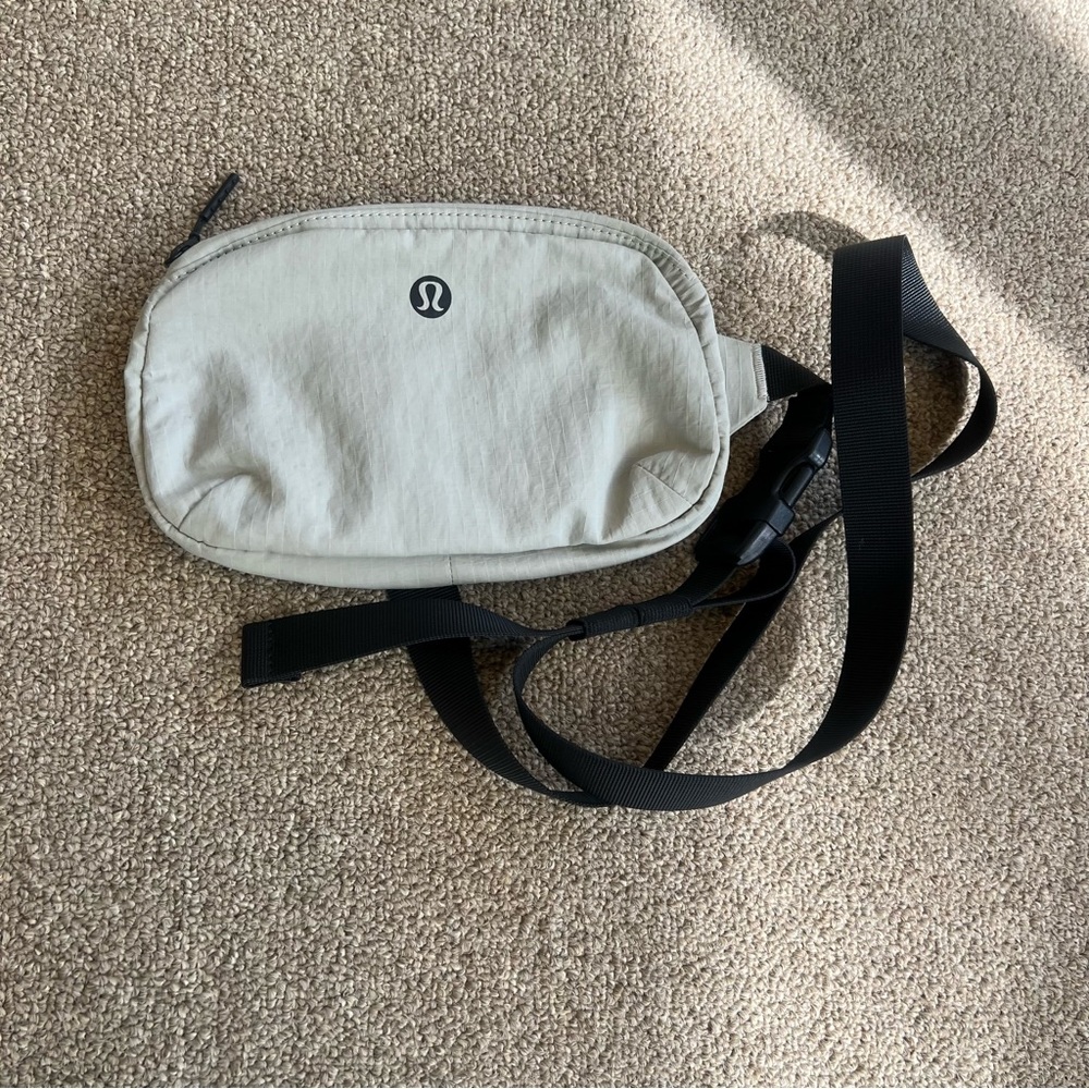 Lululemon belt bag